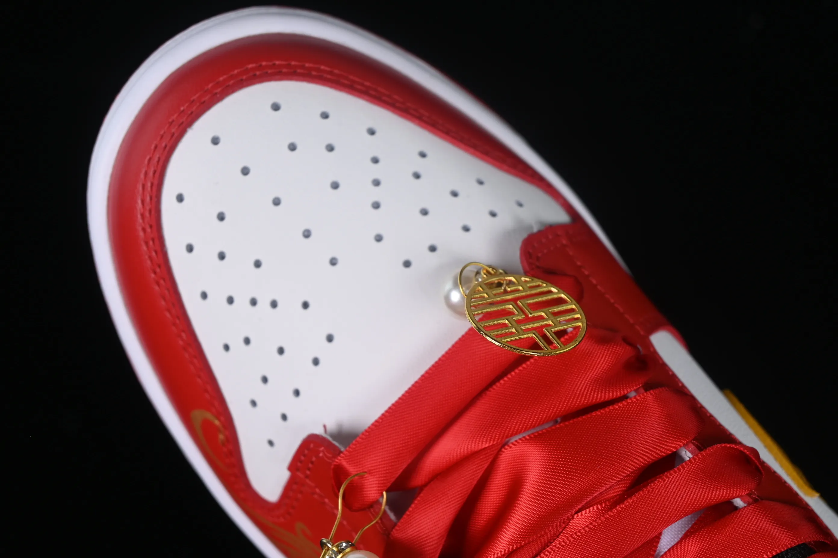 All Categories Nk SB Dunk Series Nk SB Dunk Low Low-top Sneakers Nk Dunk Low Customized Series Chinese Style-Dragon and Phoenix Festive Wedding Shoes FD9762-061